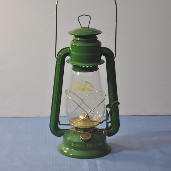 John Deere Lantern - Perfect Condition - Picture 2 of 3